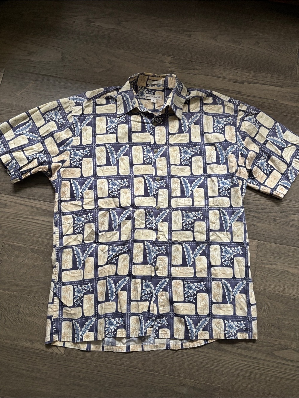 Pierre Cardin |Vintage Hawaiian Floral Tiki Short Sleeve Button Down Short Med